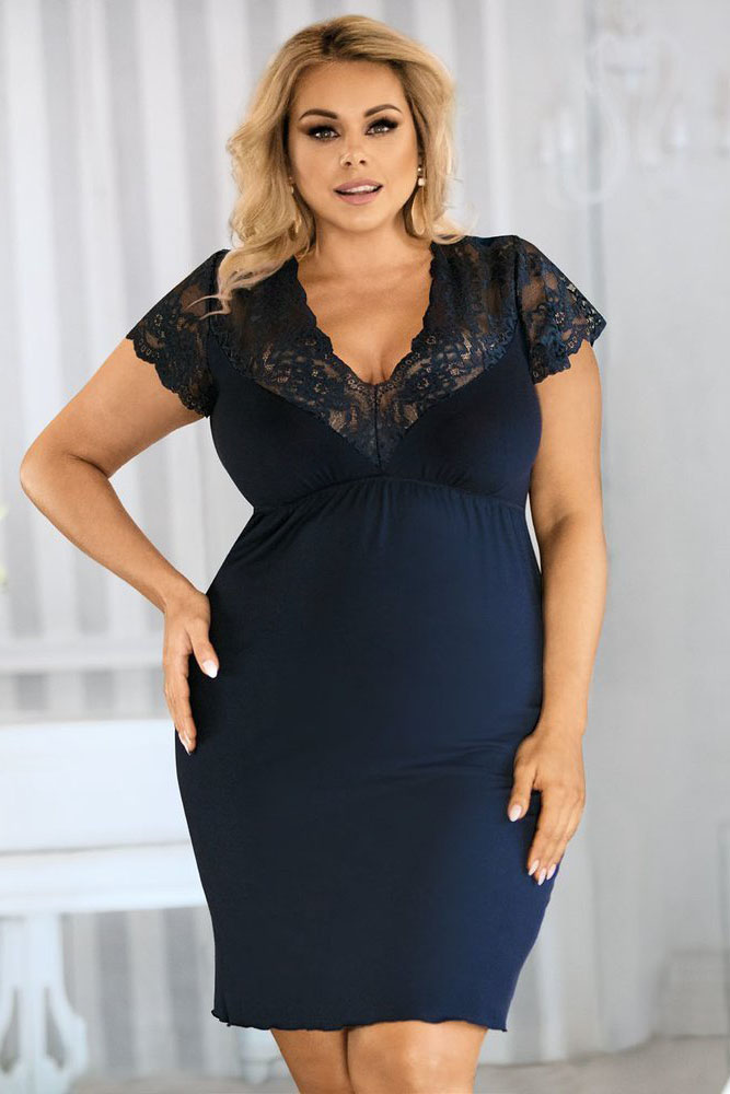 Spodní prádlo nadměrných velikostí. Smyslné a ženské