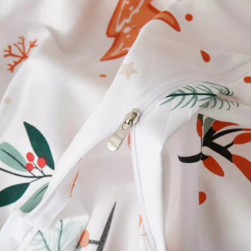 Perníkové vánoční mikrosaténové povlečení bílé I25 Spod Igły i Nitki - měkké, hladké a odolné