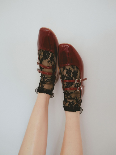 Dámské koronkové ponožky I1100 Ismena Fiore – květinový vzor, falbanka, elegantní vzhled