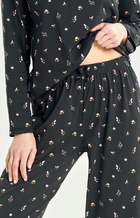 3440 Mina Dámské pyžamo Taro tmavě modré - bavlněné květinové, dlouhý rukáv