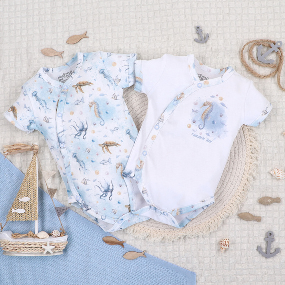 ABN-5444 Sea Of Joy Nini obálkové body s krátkým rukávem - organická bavlna, pro kojence