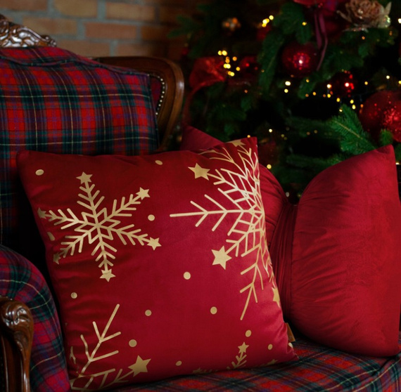 Chp 237 Vánoční velurový povlak na polštář Eurofirany červený - měkká, elegantní dekorace