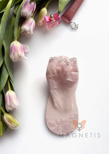 Dámské krajkové ponožky Magnetis GC-251133 s květinovým vzorem a bavlněnou podrážkou light pink