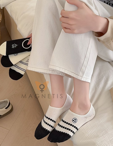 Dámské balerínkové ponožky CC-251109 Magnetis – bavlněné stopky se silikonem
