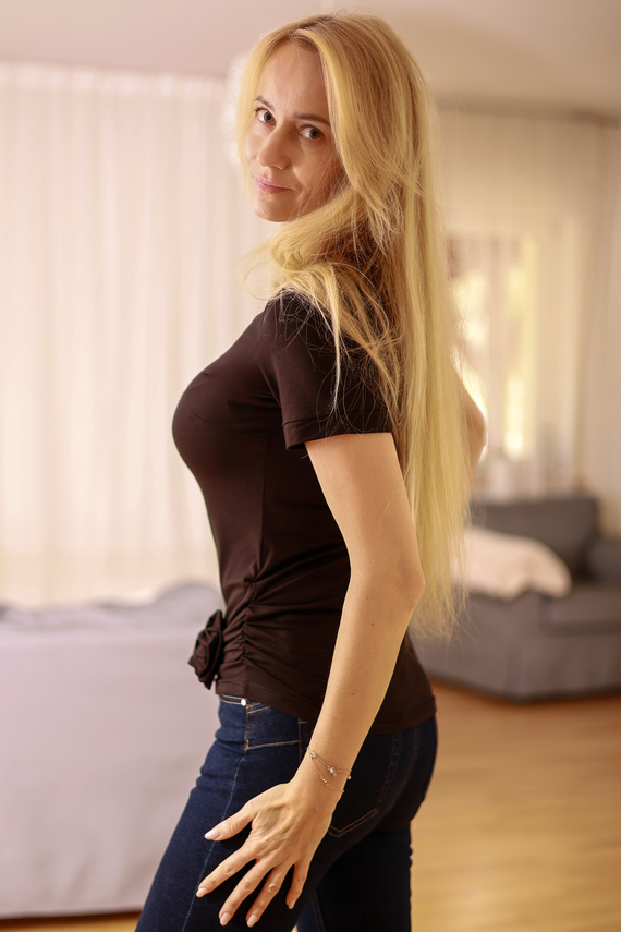 Dámská halenka Lily Mirale z viskózy - krátký rukáv, ozdobná růže - černá