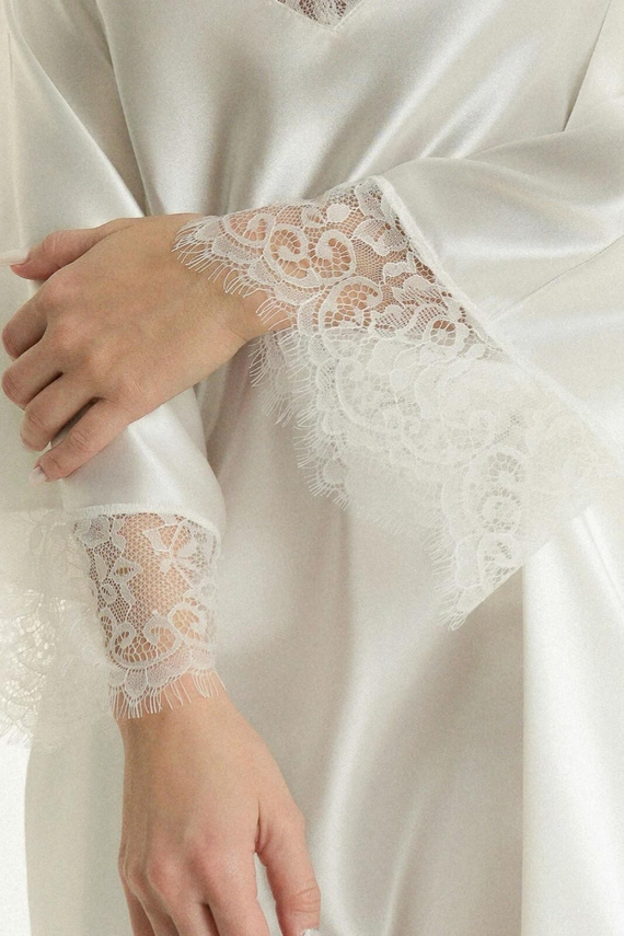 Saténový svatební župan Ava 006/1 Whisper White s krajkou, bílý