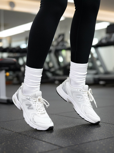 0071-010 Unikátní dámské sportovní ponožky Milena - Polopřiléhavé, delší svršek