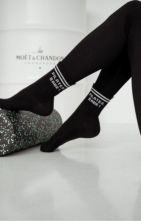 0200-189 Pilates Babe! Dámské ponožky Milena černé - bavlna