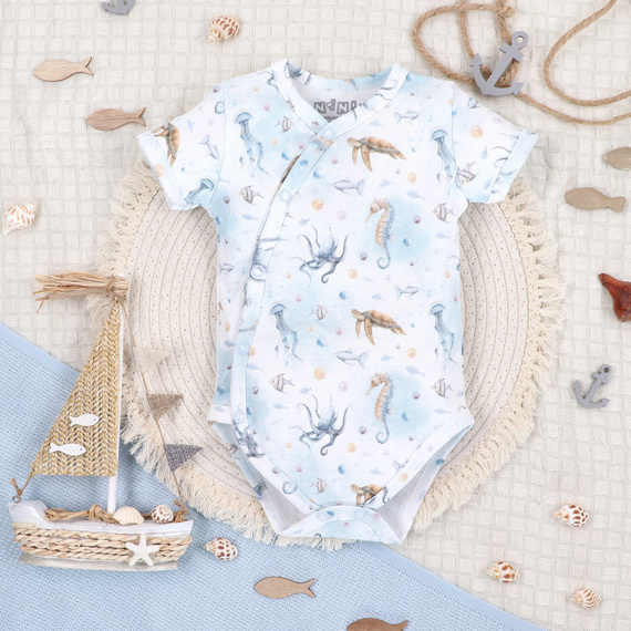 ABN-5443 Sea Of Joy Nini obálkové body s krátkým rukávem - organická bavlna, pro kojence