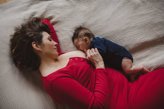 Tummy Sukienka ciążowa i do karmienia z dzianiny w prążek Milk&Love karminowy