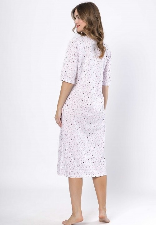 Bavlněná noční košile Leveza 1638 Dioniza v bílé a lila barvě - s krátkým rukávem, pohodlná a ženská