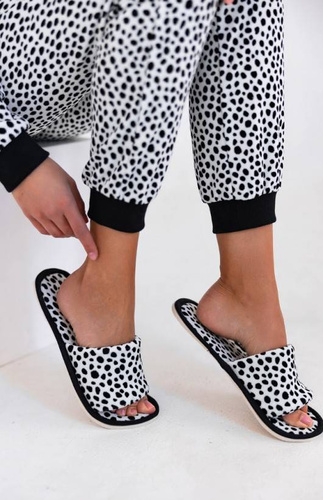 Cruella Dámský teplákový úbor z veluru Sensis - bílo-černý