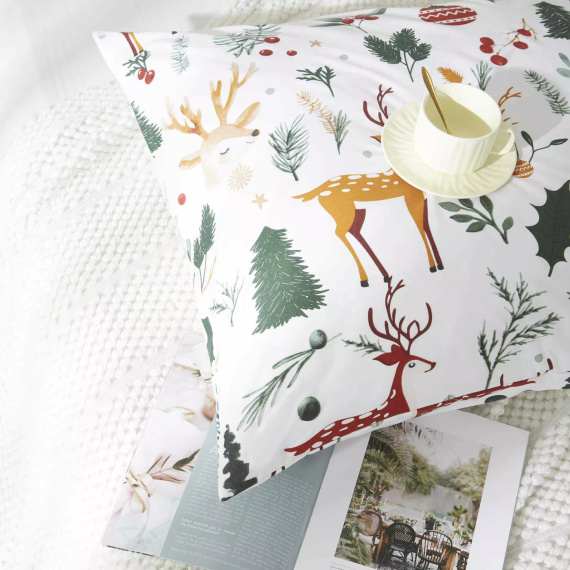 Vánoční mikrosaténové povlečení Christmas Forest bílé I25 Spod Igły i Nitki - měkké, hladké a odolné