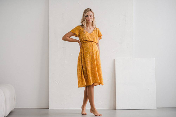 Lovely Dress Midi sukienka ciążowa i do karmienia krótki rękaw Milk&Love musztardowy w groszki