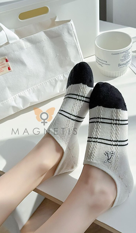 Dámské balerínkové ponožky CC-251109 Magnetis – bavlněné stopky se silikonem