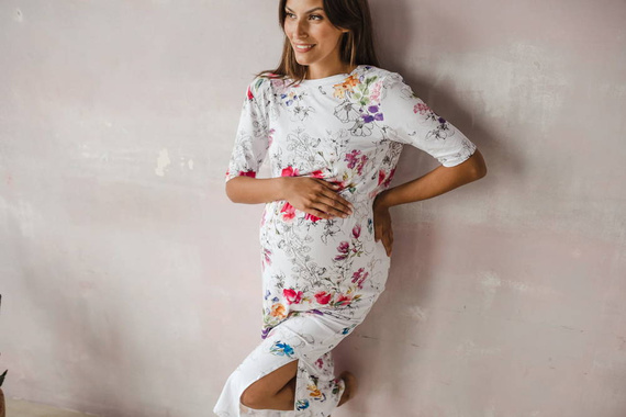 Sukienka ciążowa i do karmienia Two Ways LONG Milk&Love biała w kolorowe kwiaty