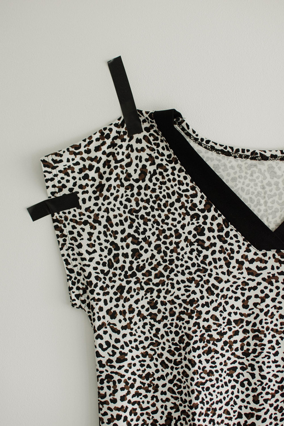 853 Kendall De Lafense - Noční košile z viskózy Panther - ecru camouflage