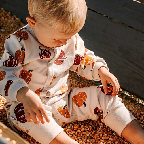 Eevi Halloween dětské pyžamo - ecru, dýně, bez nohou, bavlna