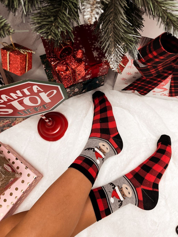 1283.001 Kostkované a sobí - dámské vánoční ponožky Milena, červené