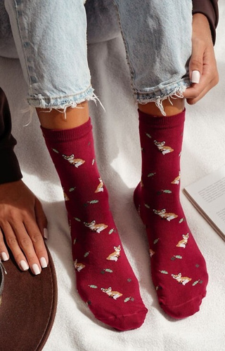 0200-182 Foxes and Leaves Dámské ponožky Milena - bavlna - vínová barva