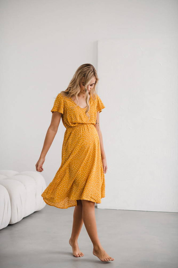 Lovely Dress Midi sukienka ciążowa i do karmienia krótki rękaw Milk&Love musztardowy w groszki