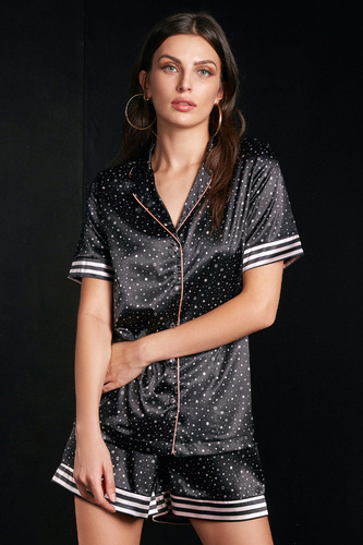 D1101 Dámské saténové pyžamo Exes - tričko a šortky s hvězdičkami