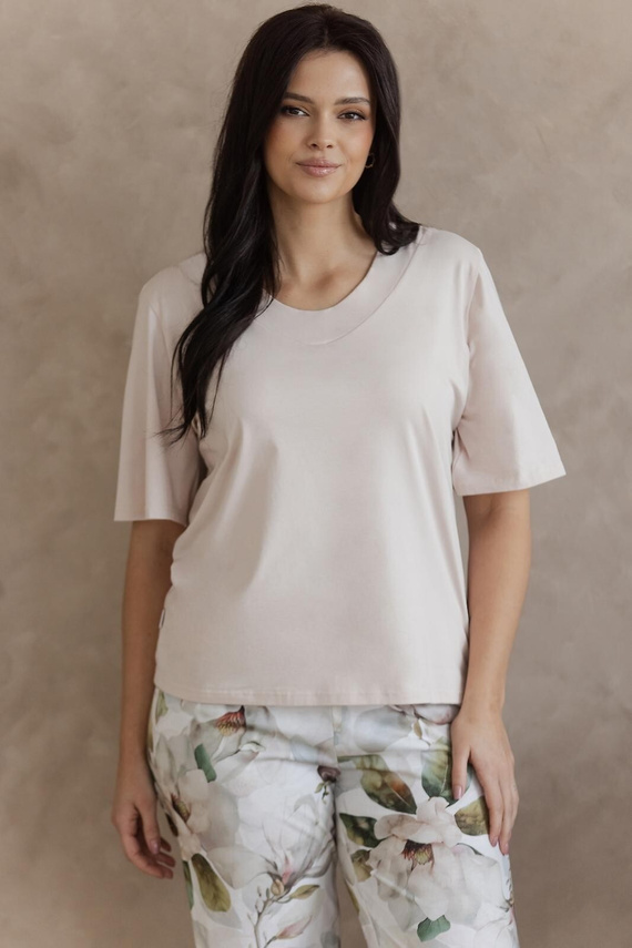 Pyžamo 3567 Aphrodite Taro beige- Bavlněné dámské pyžamo s květinovým potiskem, rukáv 7/8