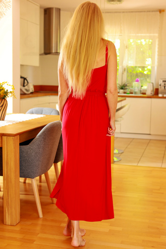 Grace Mirale - Dlouhé viskózové šaty s rozparkem | Polská výroba - červená