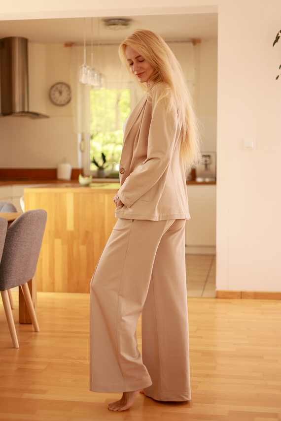 Emi - elegantní dámská bunda, 95% bavlna 5% elastan | Polská značka Mirale - béžová