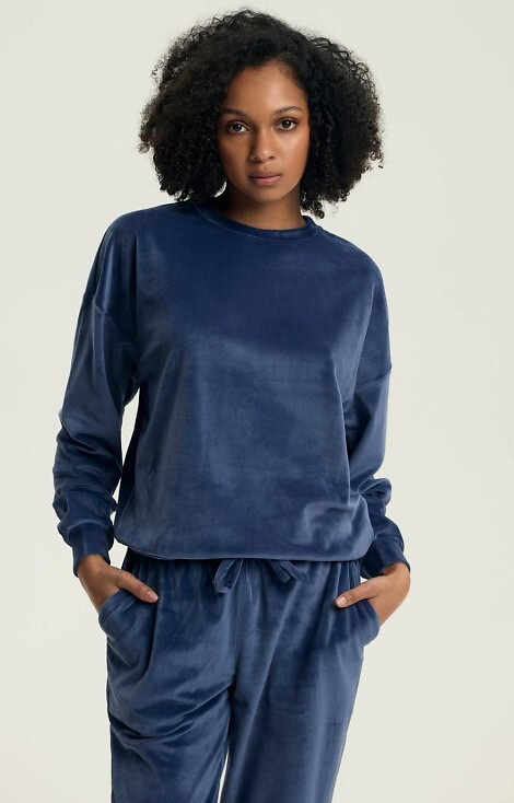 43722 Delanie Dámské pyžamo Henderson z tmavě modrého veluru, dlouhý rukáv a kalhoty