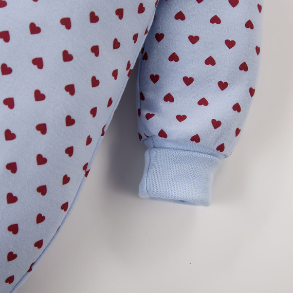 Kojenecký overal Love Eevi modrý se srdíčky 100% bavlna s ochrannými rukávy