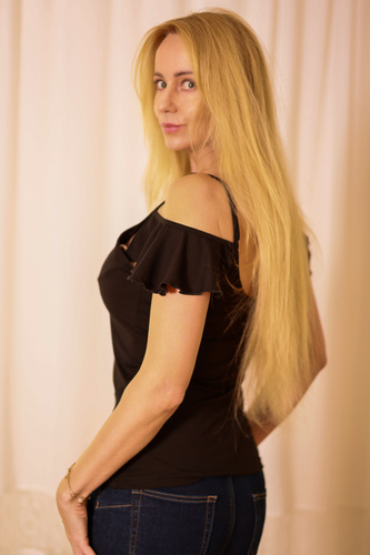 Vera Dámská halenka Mirale - otevřená ramena, volán, viskóza - černá