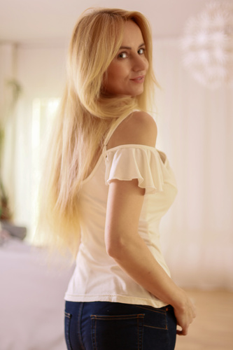 Vera Dámská halenka Mirale - otevřená ramena, volán, viskóza - ecru