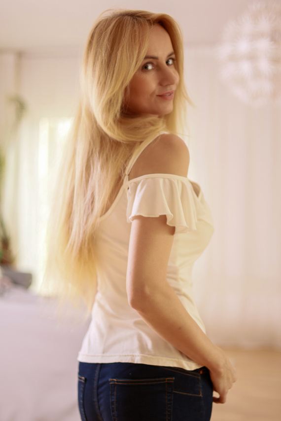 Vera Dámská halenka Mirale - otevřená ramena, volán, viskóza - ecru