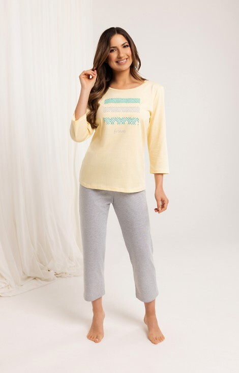 709 Dámské bavlněné žluté pyžamo - 3/4 rukáv, 3/4 kalhoty, barevný potisk