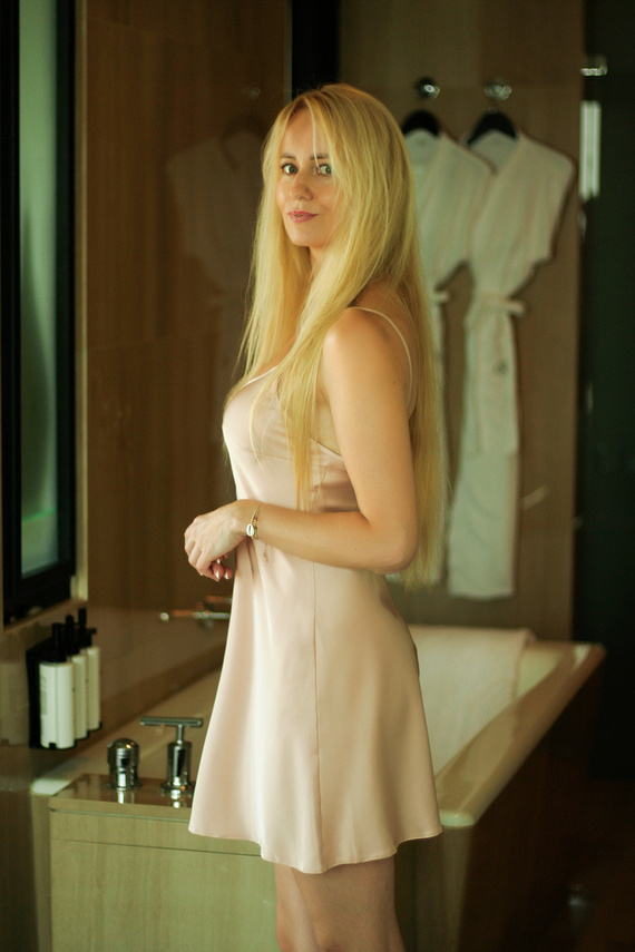 Saténová košilka Ibiza slips pro ženy Kalimo - nude