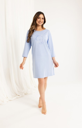 163 Bavlněná noční košile Regina modrá - 3/4 rukáv, potisk, pod kolena