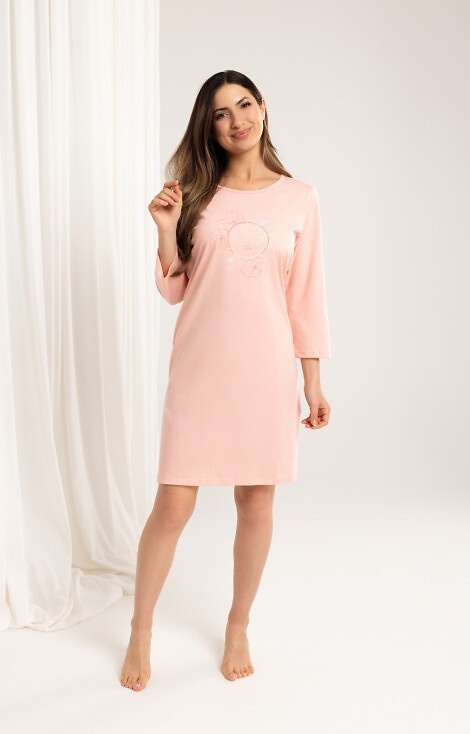 163 Bavlněná noční košile Regina apricot - 3/4 rukáv, potisk, pod kolena