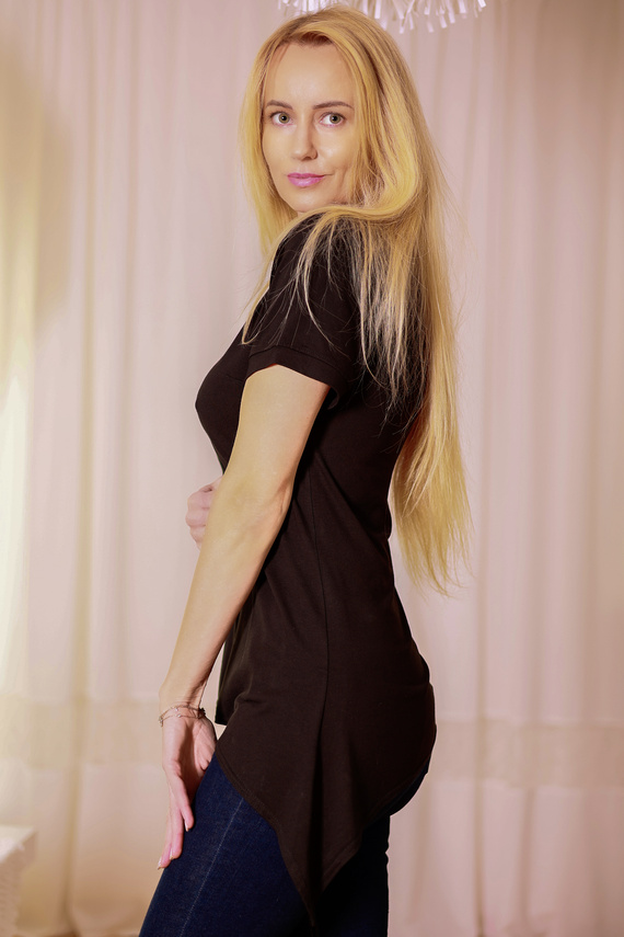 Halenka Aria Mirale - viskóza, asymetrická, výstřih do V - černá