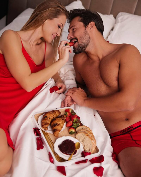 Song Dámská noční košile s úzkými ramínky Italian Fashion - červená