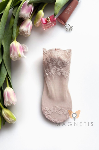 Dámské krajkové ponožky Magnetis GC-251134 s květinovým vzorem a bavlněnou podrážkou light pink