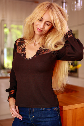 Laila - elegantní dámská halenka z viskózy s krajkou | Polský výrobce Mirale