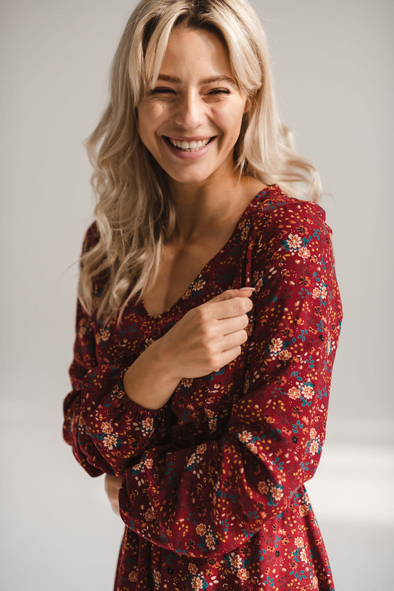 Krásné šaty Midi těhotenské a kojící šaty Milk&Love - bordó květinové, dlouhý rukáv