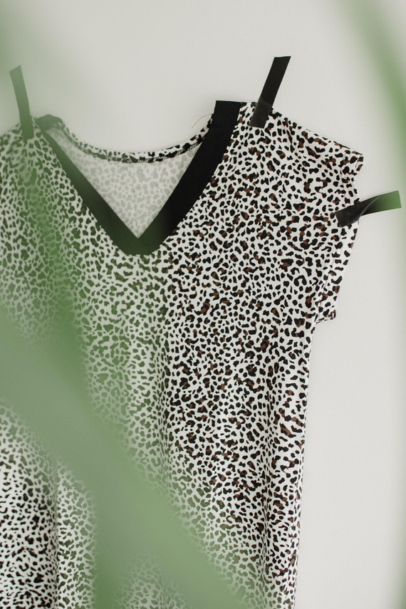 853 Kendall De Lafense - Noční košile z viskózy Panther - ecru camouflage