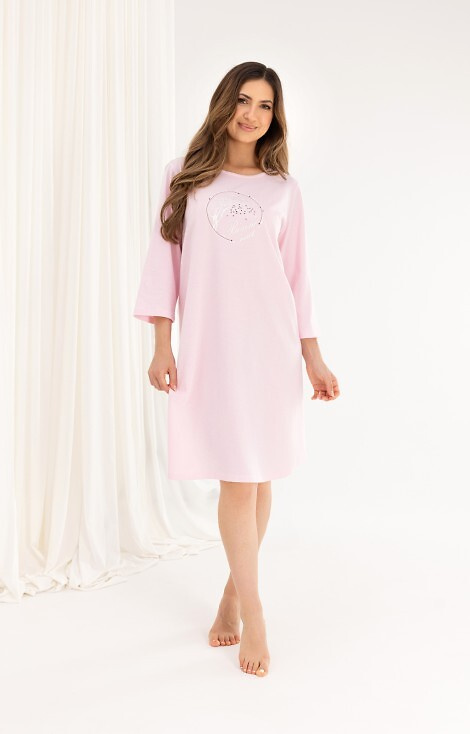 Bavlněná noční košile 167 růžová - 3/4 rukáv, potisk, rozšířená, pod kolena