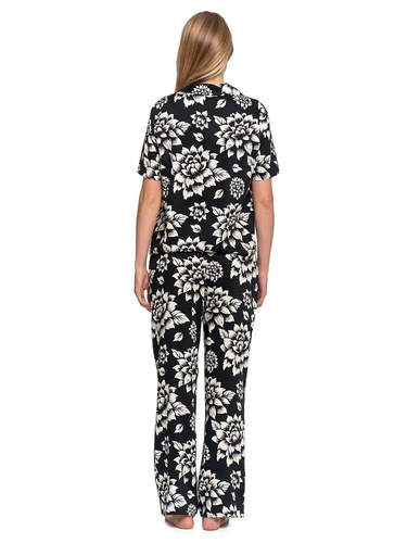 Pyžamo PDD5500-006 Moraj černé - viskóza, krátký rukáv, zapínání na knoflíky, květinový motiv