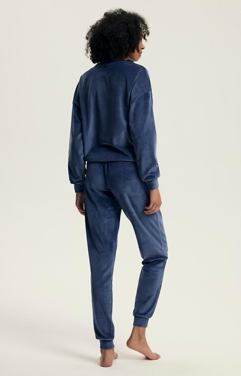 43722 Delanie Dámské pyžamo Henderson z tmavě modrého veluru, dlouhý rukáv a kalhoty