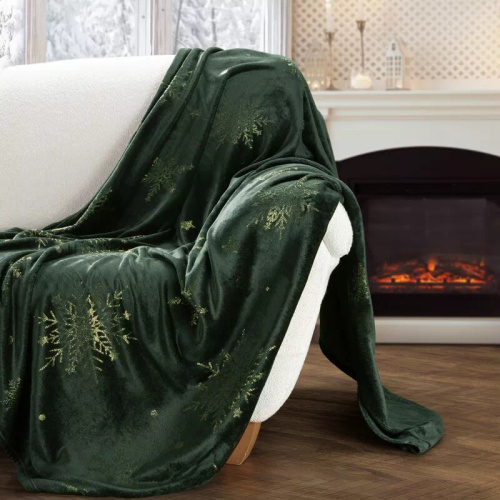 Eurofirany Vánoční přikrývka zelená - měkký přehoz z mikrovlákna, 240 g/m²