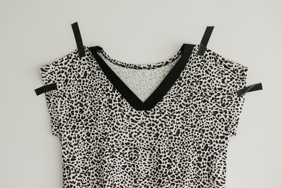 853 Kendall De Lafense - Noční košile z viskózy Panther - ecru camouflage