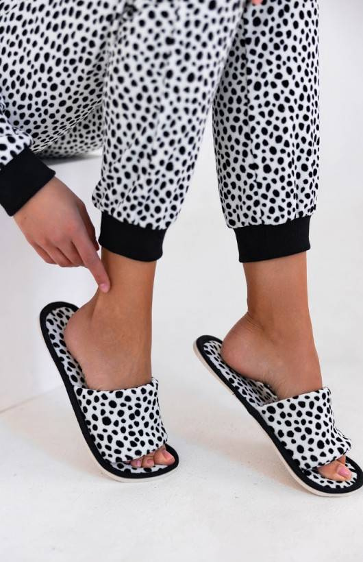 Cruella Dámský teplákový úbor z veluru Sensis - bílo-černý